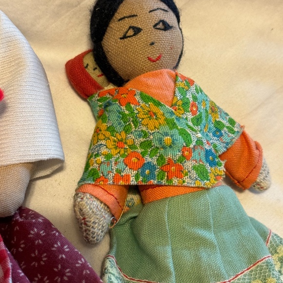 3 Native Cloth hand-made dolls. - Picture 3 of 9